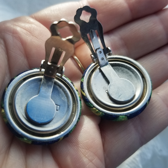 Vintage blue flowers clip on fabric covered - Picture 12 of 13